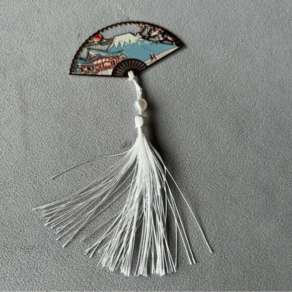 Fan Shaped Bookmark ~ Beautiful Japanese Scene ~ Brand New - Picture 2 of 7